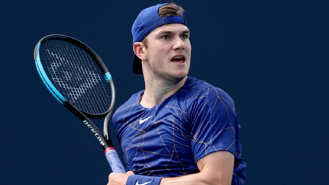 他不仅通过 他不仅通过