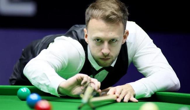 的双扣桌上 的双扣桌上